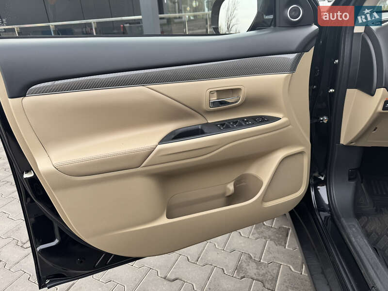 Внедорожник / Кроссовер Mitsubishi Outlander 2019 в Кривом Роге фото 18 Внедорожник / Кроссовер Mitsubishi Outlander 2019 в Кривом Роге