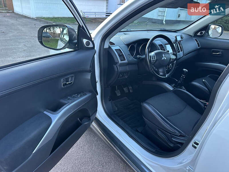 Внедорожник / Кроссовер Mitsubishi Outlander 2010 в Радивилове