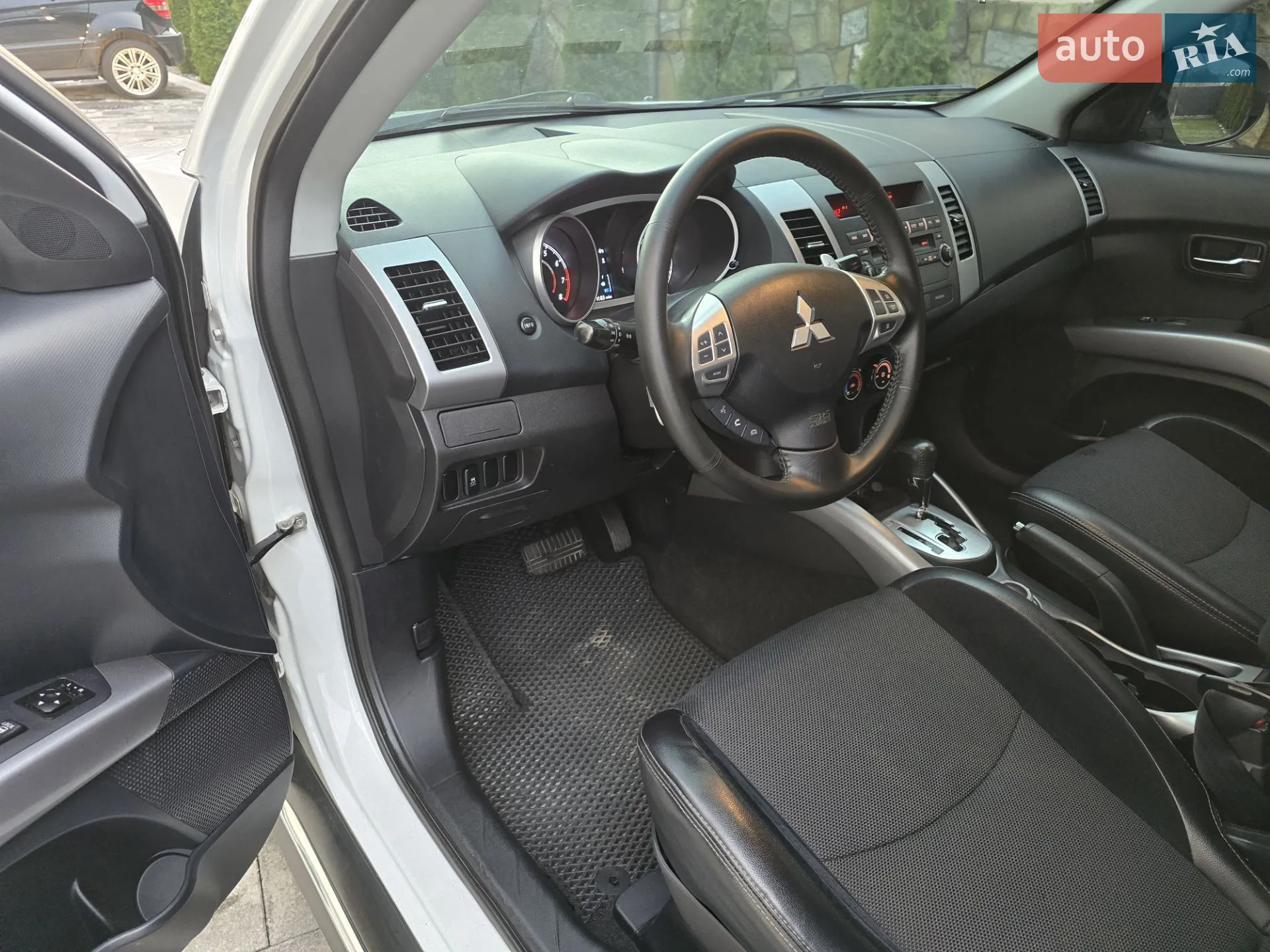 2010 Mitsubishi Outlander - мініатюра 17