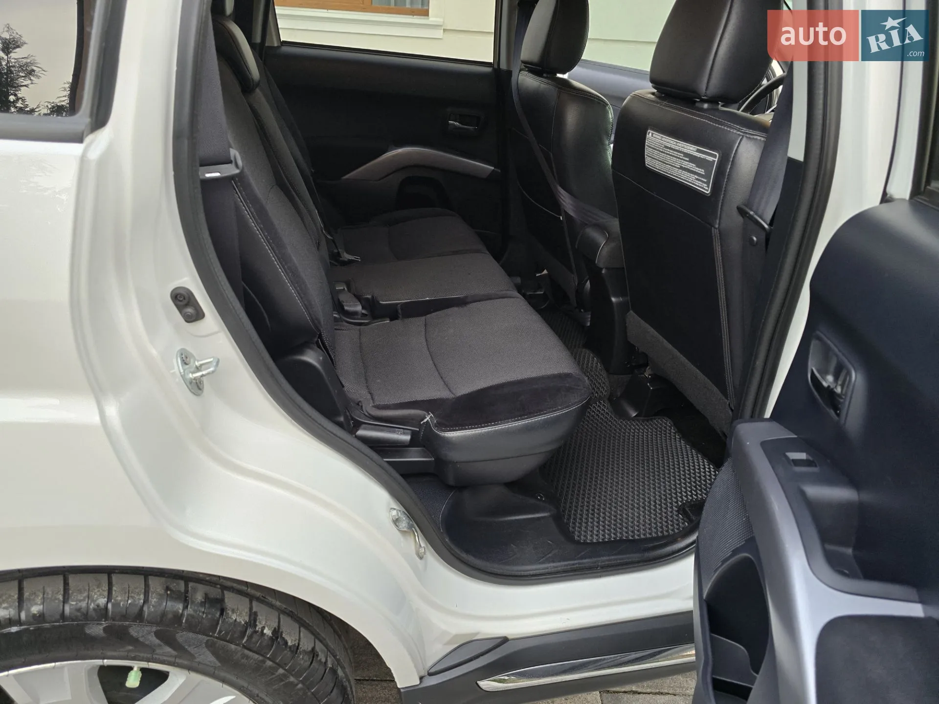 2010 Mitsubishi Outlander - мініатюра 32