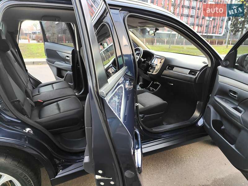 Внедорожник / Кроссовер Mitsubishi Outlander 2013 в Киеве