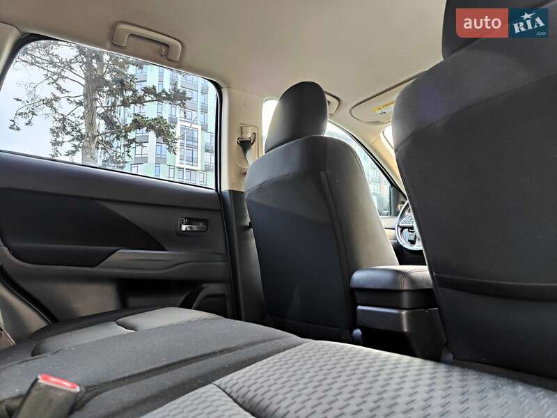 Внедорожник / Кроссовер Mitsubishi Outlander 2013 в Киеве