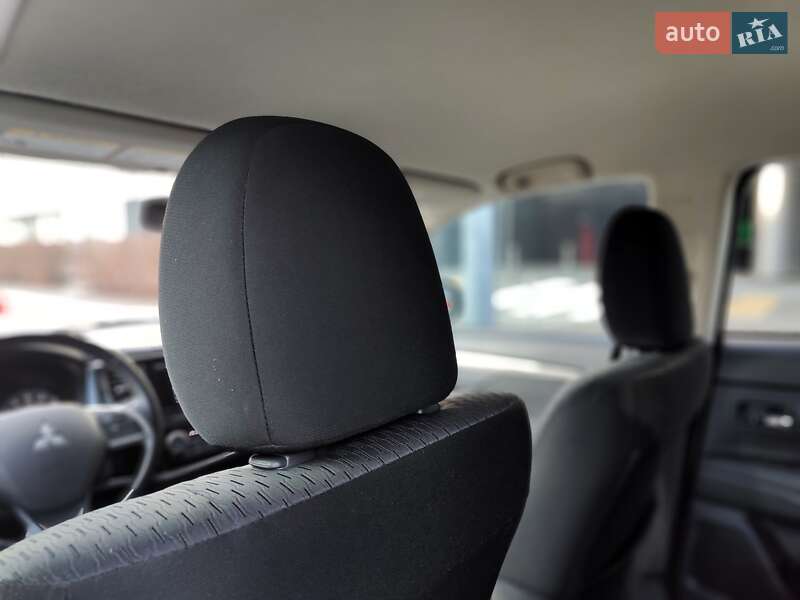 Внедорожник / Кроссовер Mitsubishi Outlander 2013 в Киеве