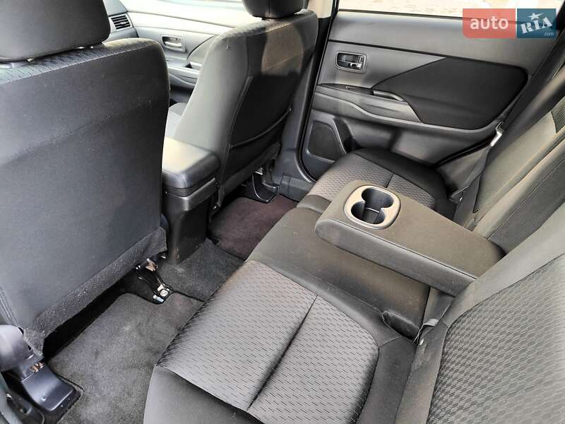 Внедорожник / Кроссовер Mitsubishi Outlander 2013 в Киеве