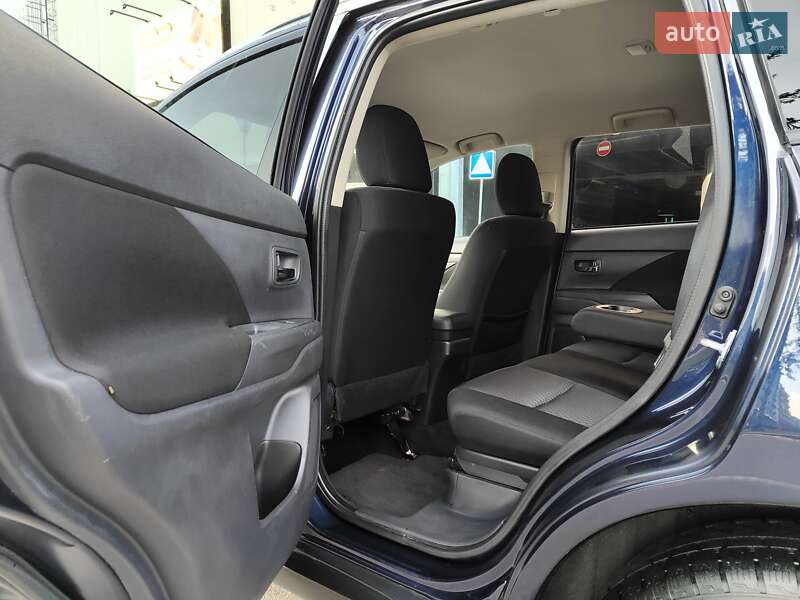 Внедорожник / Кроссовер Mitsubishi Outlander 2013 в Киеве