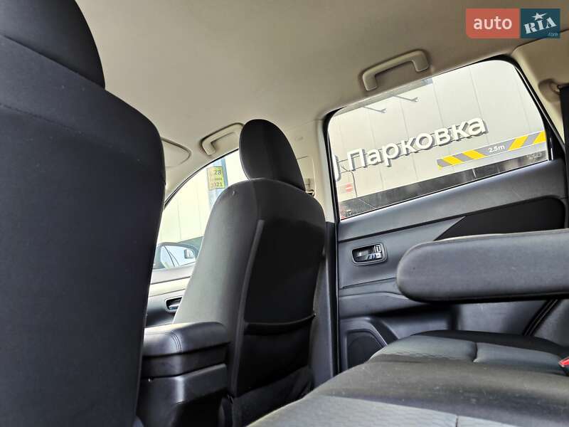 Внедорожник / Кроссовер Mitsubishi Outlander 2013 в Киеве