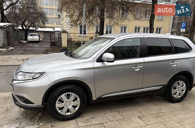 Внедорожник / Кроссовер Mitsubishi Outlander 2021 в Киеве