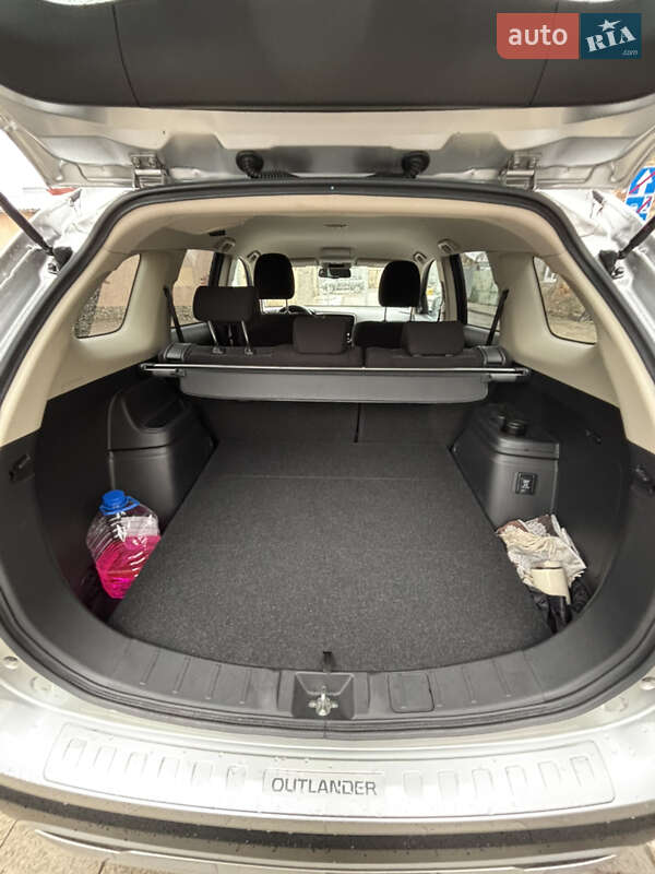 Внедорожник / Кроссовер Mitsubishi Outlander 2021 в Киеве