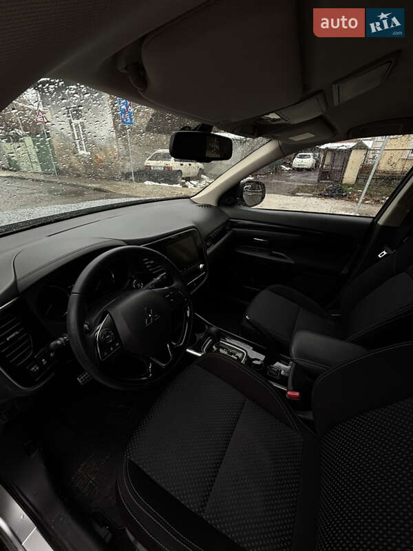 Внедорожник / Кроссовер Mitsubishi Outlander 2021 в Киеве