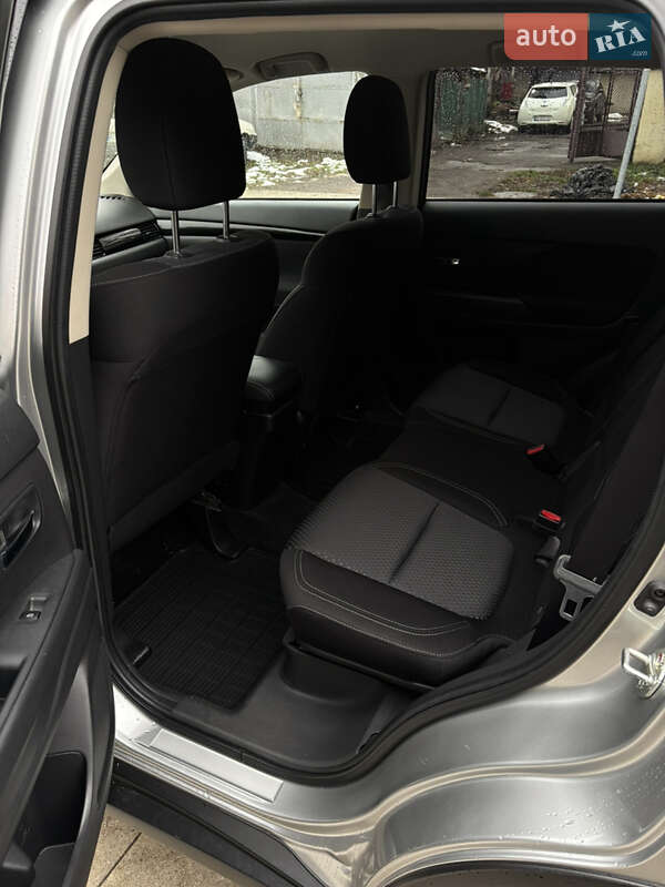 Внедорожник / Кроссовер Mitsubishi Outlander 2021 в Киеве