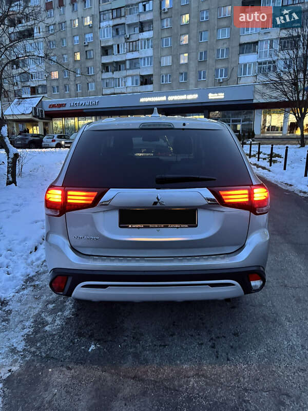 Внедорожник / Кроссовер Mitsubishi Outlander 2021 в Киеве