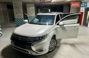 Внедорожник / Кроссовер Mitsubishi Outlander 2019 в Львове