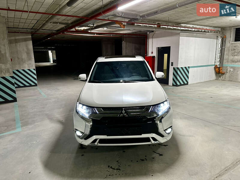 Внедорожник / Кроссовер Mitsubishi Outlander 2019 в Львове