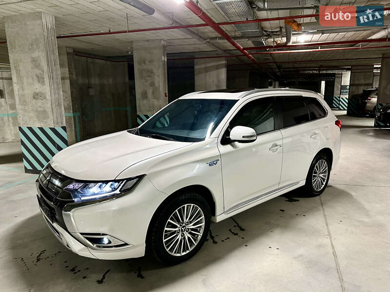 Внедорожник / Кроссовер Mitsubishi Outlander 2019 в Львове