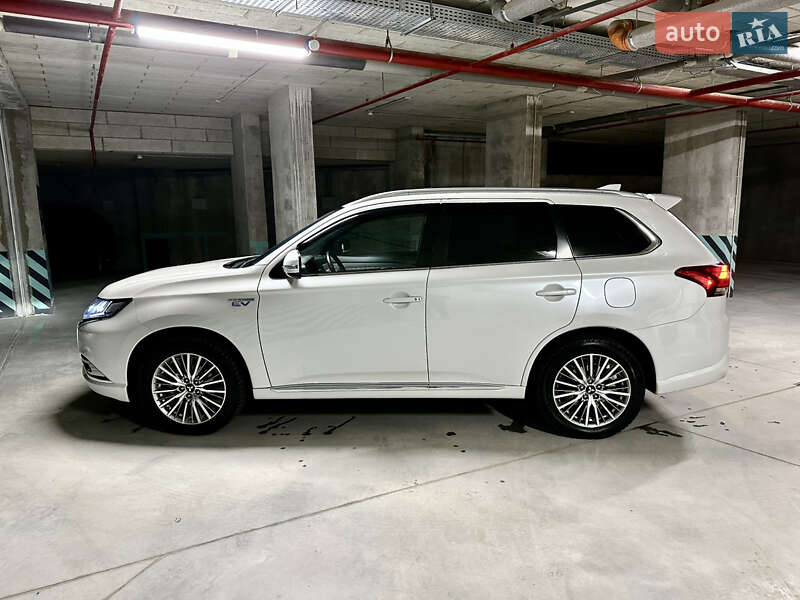Внедорожник / Кроссовер Mitsubishi Outlander 2019 в Львове