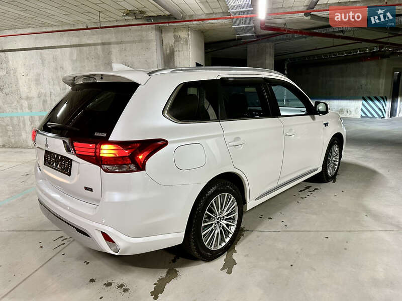 Внедорожник / Кроссовер Mitsubishi Outlander 2019 в Львове