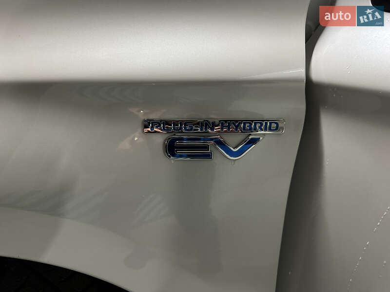 Внедорожник / Кроссовер Mitsubishi Outlander 2019 в Львове