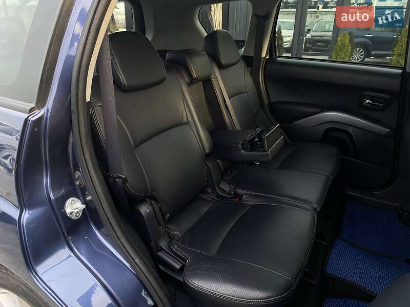 Внедорожник / Кроссовер Mitsubishi Outlander 2008 в Киеве