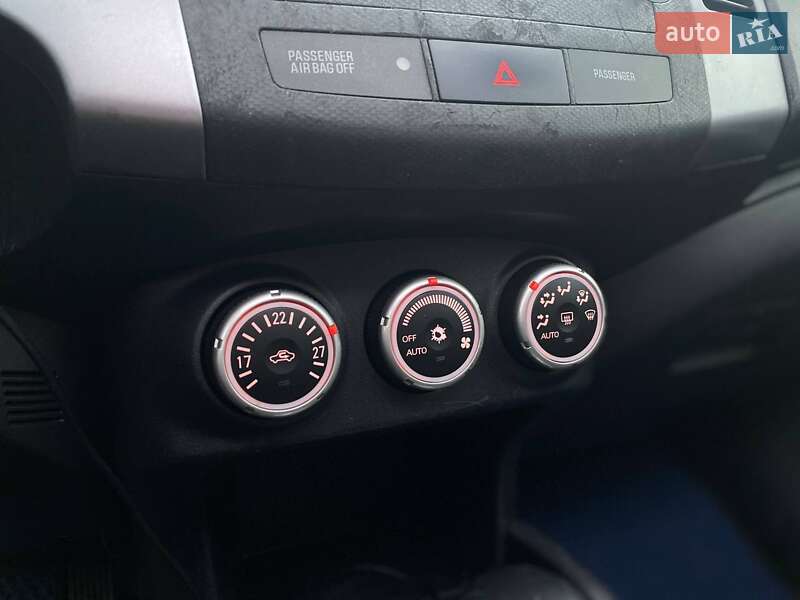 Внедорожник / Кроссовер Mitsubishi Outlander 2008 в Киеве