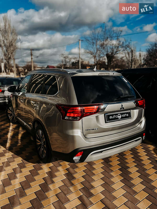 Позашляховик / Кросовер Mitsubishi Outlander 2020 в Миколаєві