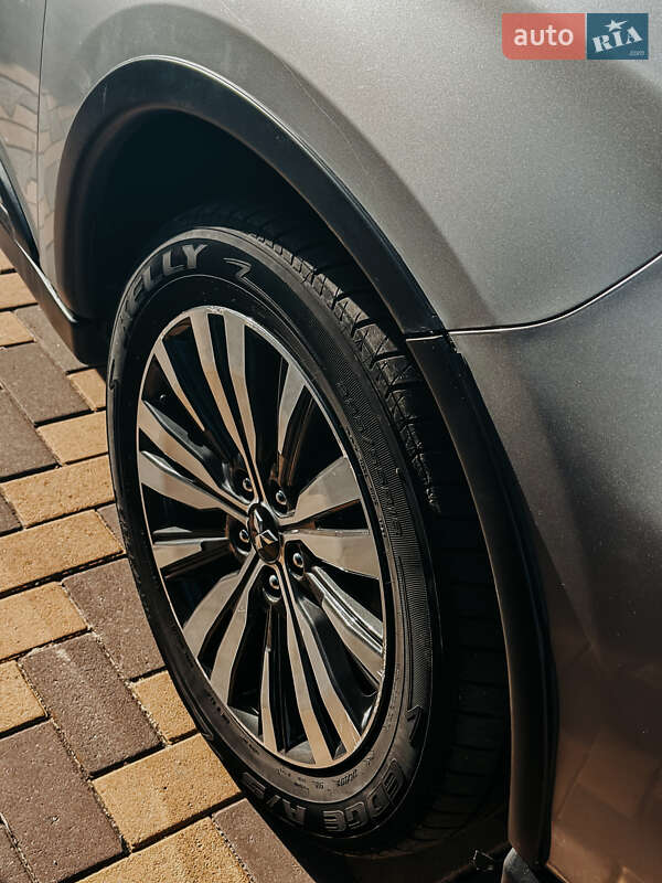 Позашляховик / Кросовер Mitsubishi Outlander 2020 в Миколаєві