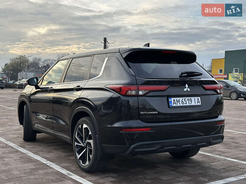 Внедорожник / Кроссовер Mitsubishi Outlander 2022 в Житомире