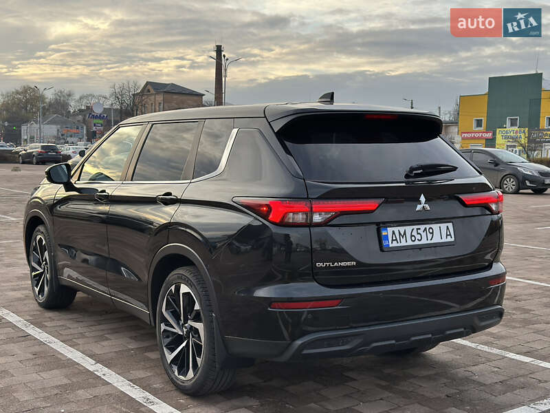 Внедорожник / Кроссовер Mitsubishi Outlander 2022 в Житомире