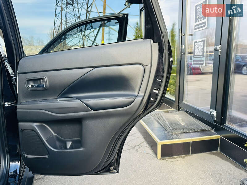 Внедорожник / Кроссовер Mitsubishi Outlander 2023 в Харькове