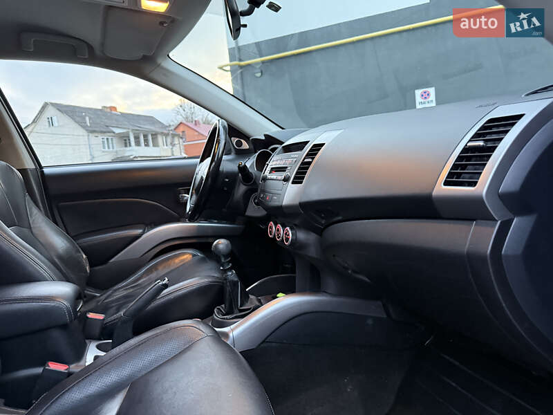 Позашляховик / Кросовер Mitsubishi Outlander 2007 в Кременці