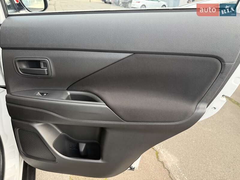 Позашляховик / Кросовер Mitsubishi Outlander 2019 в Одесі фото 16 Позашляховик / Кросовер Mitsubishi Outlander 2019 в Одесі