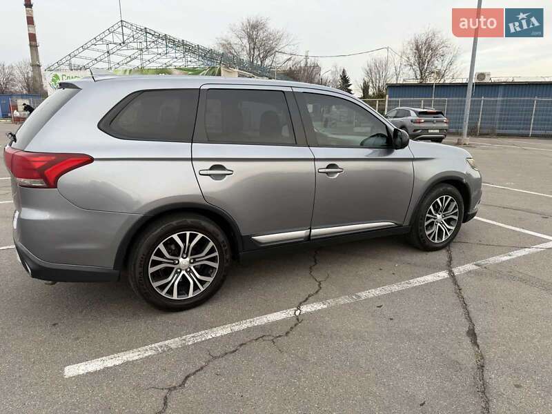 Позашляховик / Кросовер Mitsubishi Outlander 2016 в Дніпрі фото 3 Позашляховик / Кросовер Mitsubishi Outlander 2016 в Дніпрі