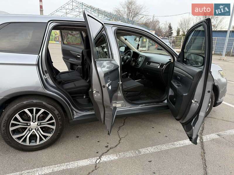 Позашляховик / Кросовер Mitsubishi Outlander 2016 в Дніпрі фото 9 Позашляховик / Кросовер Mitsubishi Outlander 2016 в Дніпрі