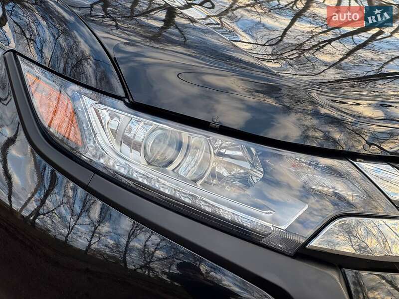 Внедорожник / Кроссовер Mitsubishi Outlander 2016 в Ахтырке фото 7 Внедорожник / Кроссовер Mitsubishi Outlander 2016 в Ахтырке