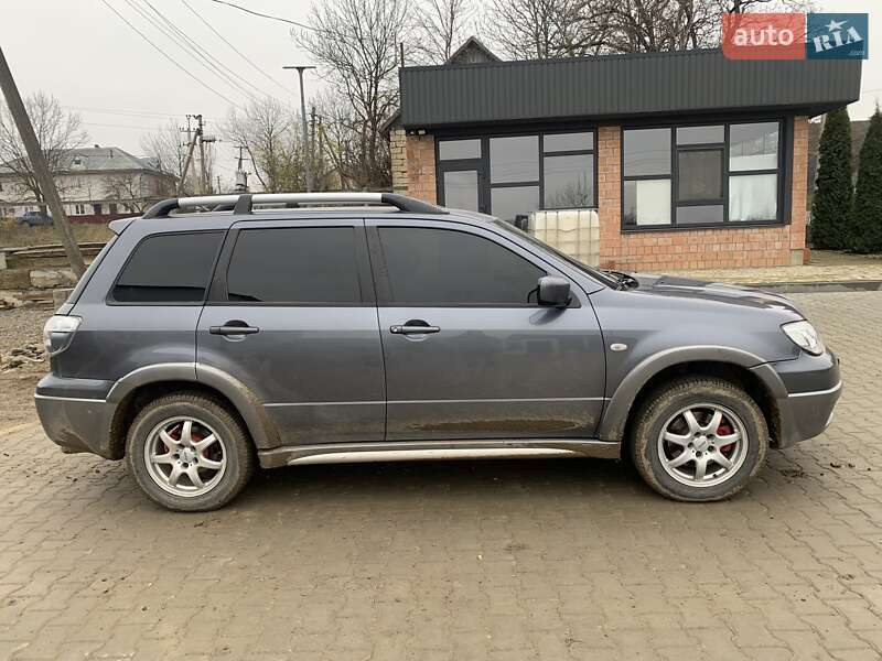 Внедорожник / Кроссовер Mitsubishi Outlander 2005 в Черновцах