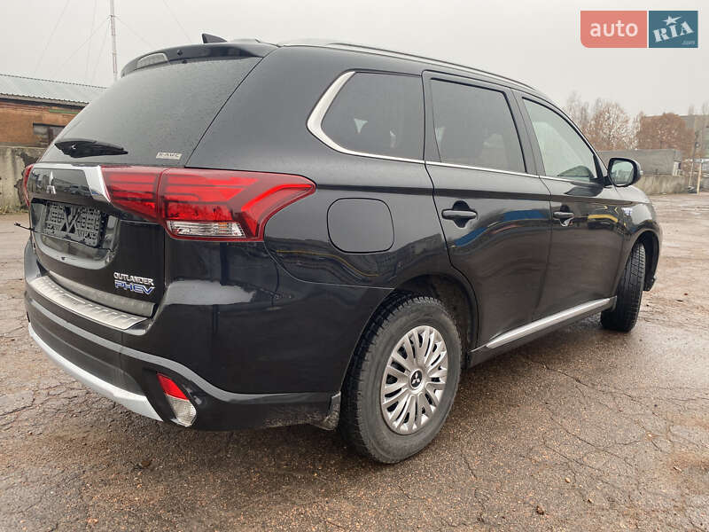 Позашляховик / Кросовер Mitsubishi Outlander 2018 в Чернігові фото 3 Позашляховик / Кросовер Mitsubishi Outlander 2018 в Чернігові