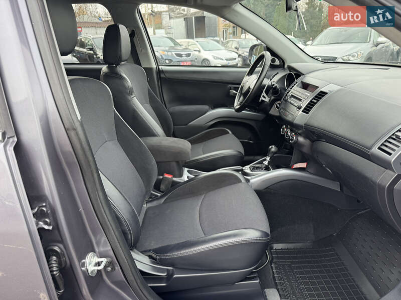 Позашляховик / Кросовер Mitsubishi Outlander 2011 в Дубні