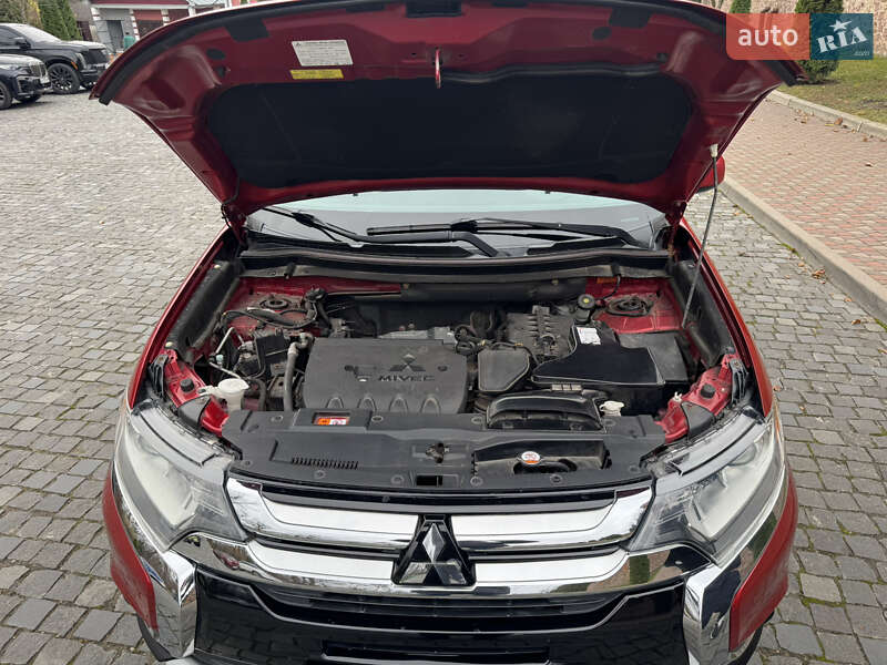 Внедорожник / Кроссовер Mitsubishi Outlander 2016 в Киеве