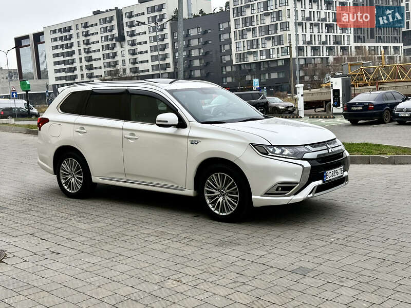 Позашляховик / Кросовер Mitsubishi Outlander 2019 в Львові