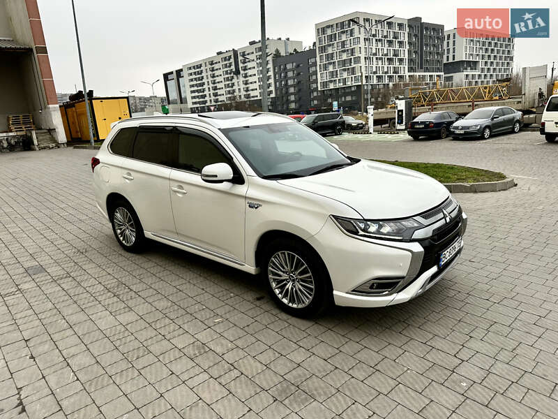 Позашляховик / Кросовер Mitsubishi Outlander 2019 в Львові