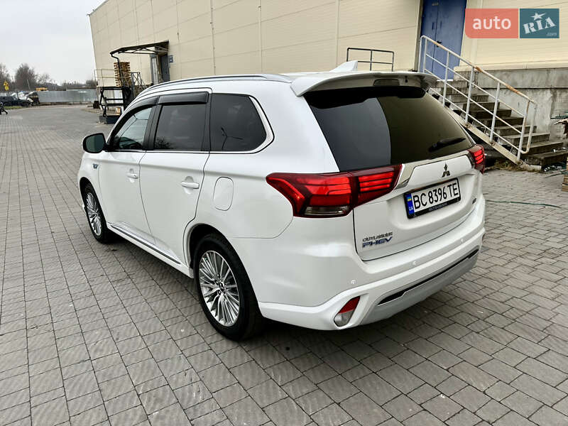 Позашляховик / Кросовер Mitsubishi Outlander 2019 в Львові
