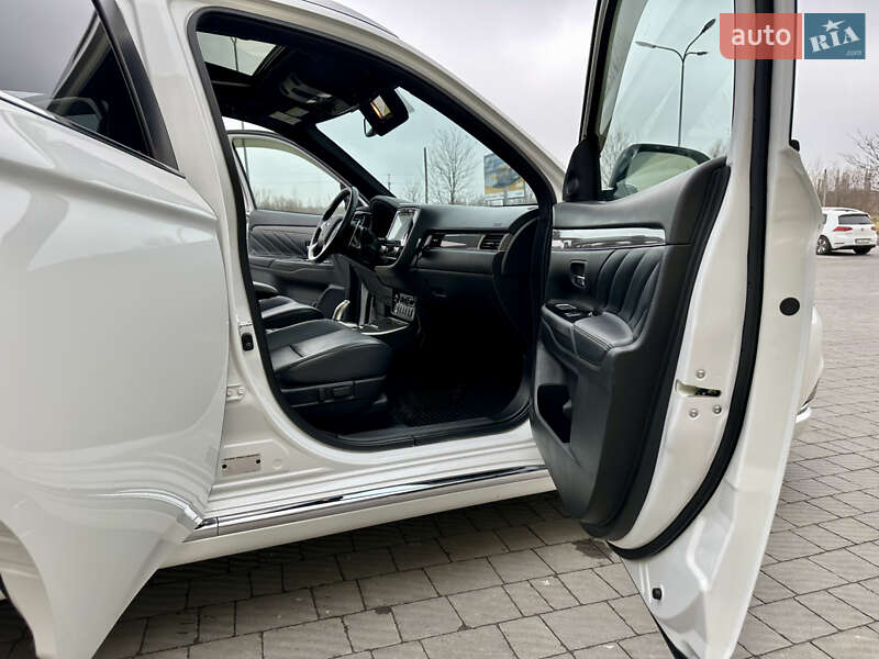 Позашляховик / Кросовер Mitsubishi Outlander 2019 в Львові