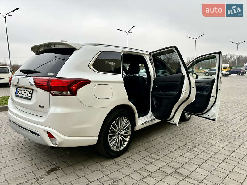 Позашляховик / Кросовер Mitsubishi Outlander 2019 в Львові