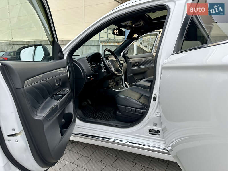 Позашляховик / Кросовер Mitsubishi Outlander 2019 в Львові