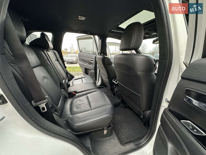 Позашляховик / Кросовер Mitsubishi Outlander 2019 в Львові