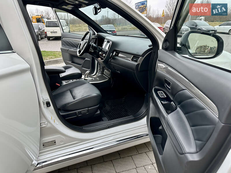 Позашляховик / Кросовер Mitsubishi Outlander 2019 в Львові