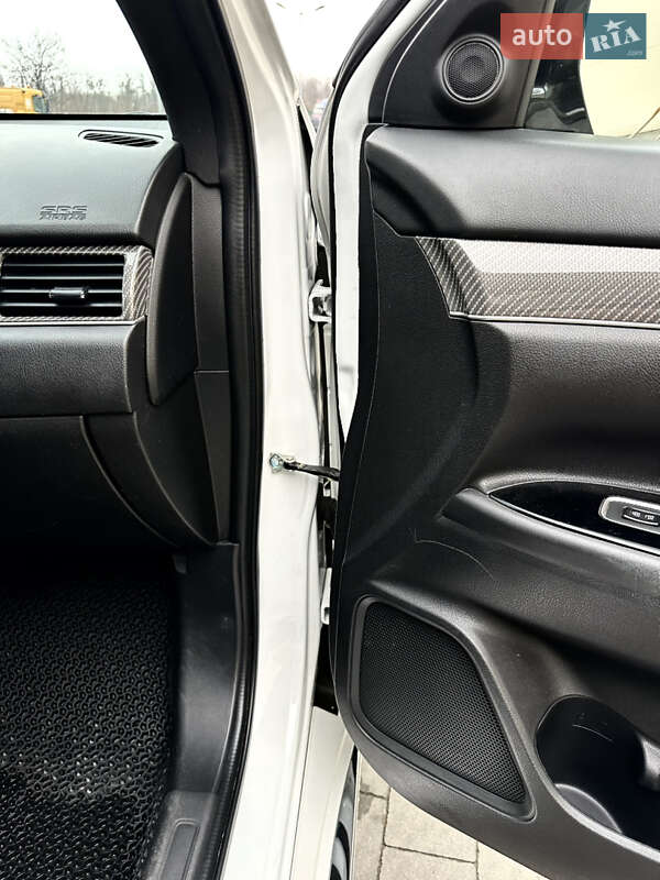 Позашляховик / Кросовер Mitsubishi Outlander 2019 в Львові