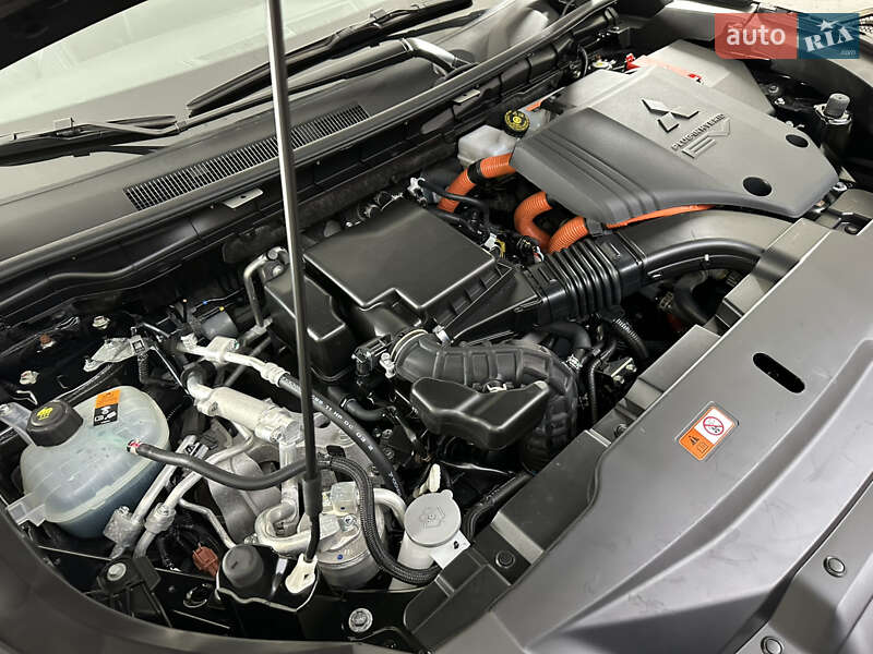 Позашляховик / Кросовер Mitsubishi Outlander 2024 в Львові