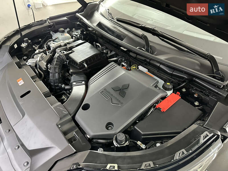Позашляховик / Кросовер Mitsubishi Outlander 2024 в Львові