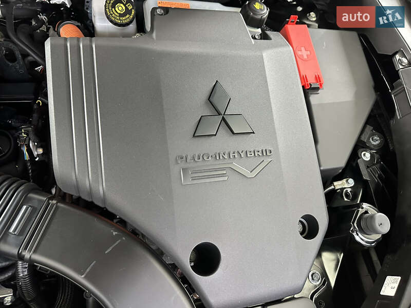 Позашляховик / Кросовер Mitsubishi Outlander 2024 в Львові