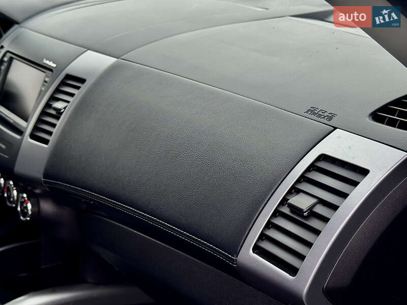 Позашляховик / Кросовер Mitsubishi Outlander 2012 в Полтаві